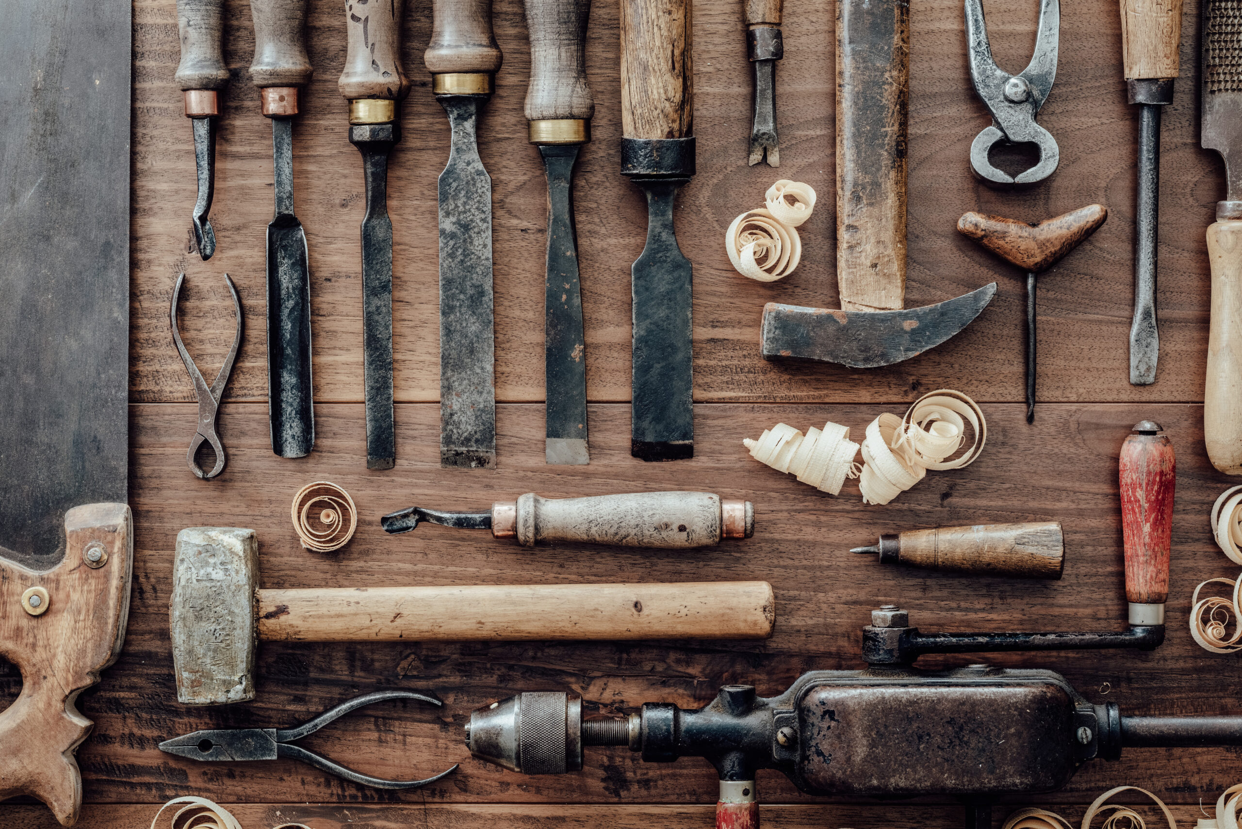 Read more about the article Woodworking Tools for Newbies: Gear Up for Awesomeness.
